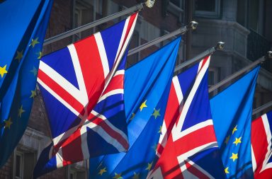 Las acciones europeas son tibias antes de que se reanude el brexit